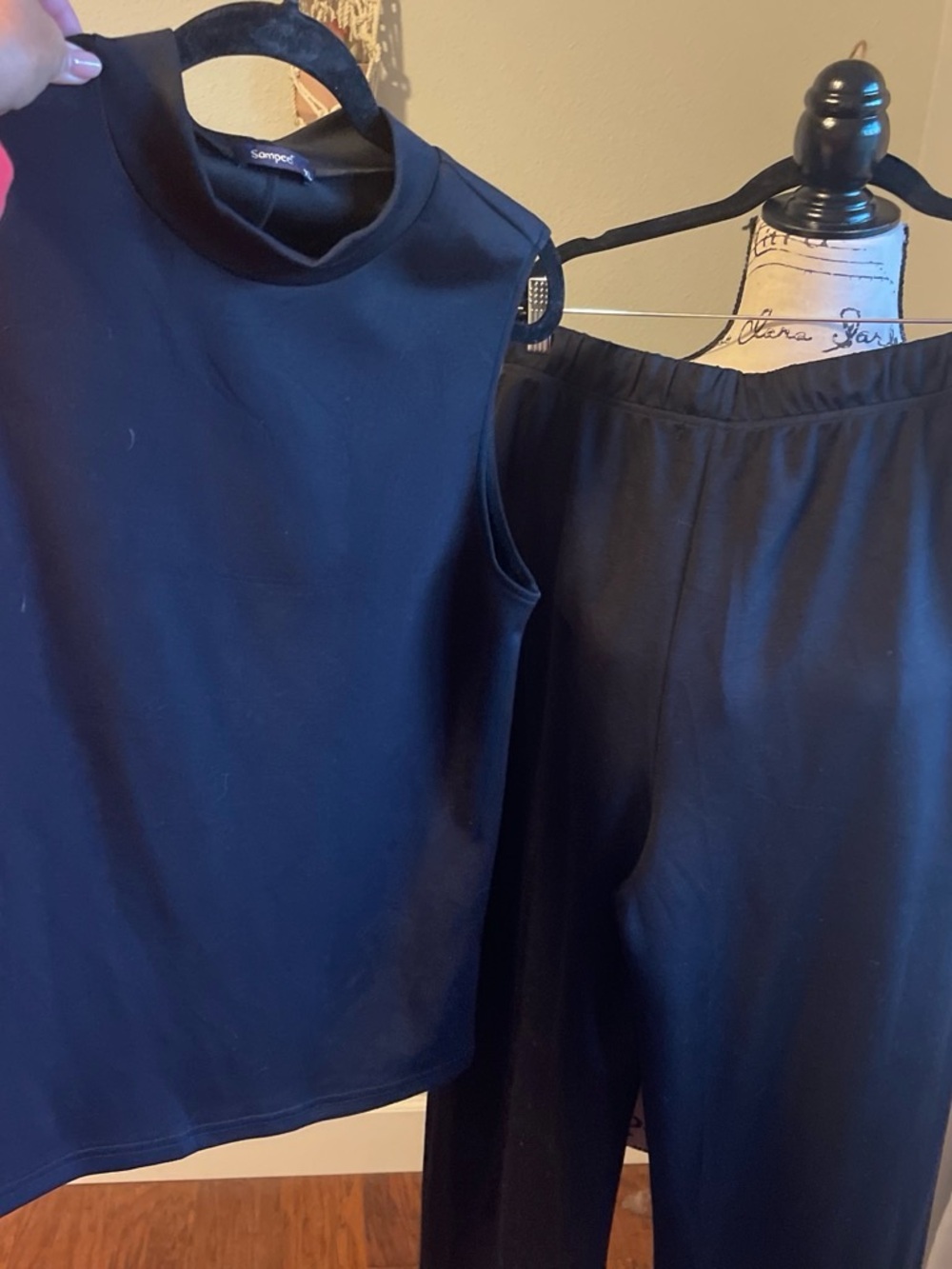 Sampeel Black Sleeveless Top & Capri Pants Set